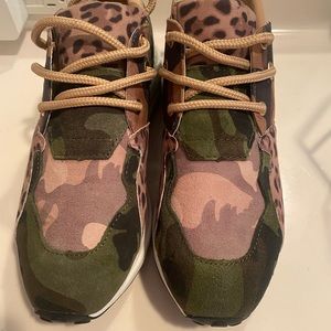 Steve Madden cliff camo/ cheetah. Size 8.5